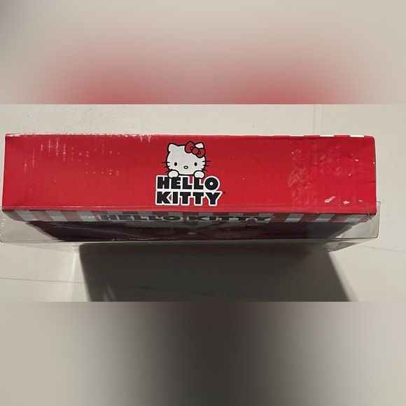 Hello Kitty by Sanrio Table Top Clock  - New - Picture 5 of 6